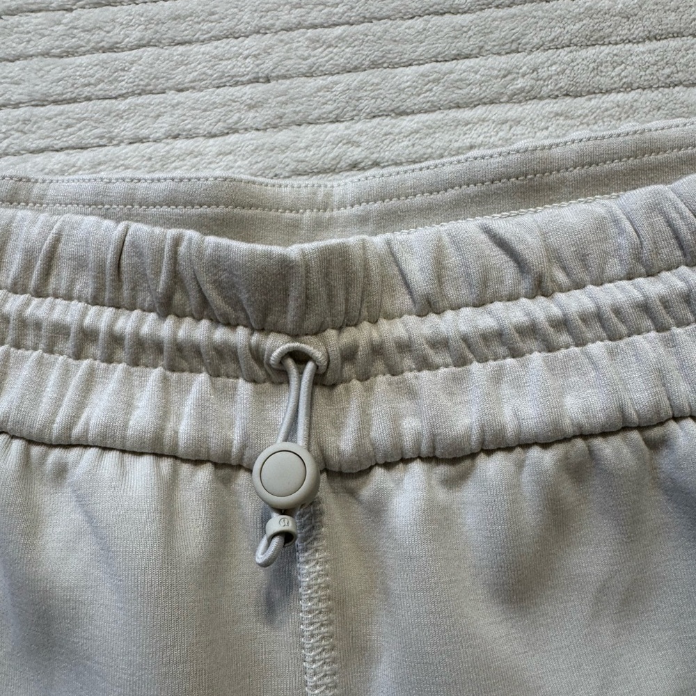 lululemon athletica Cropped Straight-Leg Pants in Off-White - Picture 9 of 11